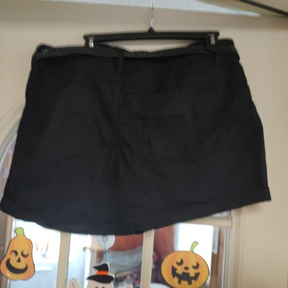 New Faded Glory BlackBelted Shorts Size Women's 16 - Picture 2 of 3